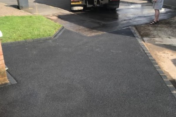 Laying Tarmac Driveways in Driffield