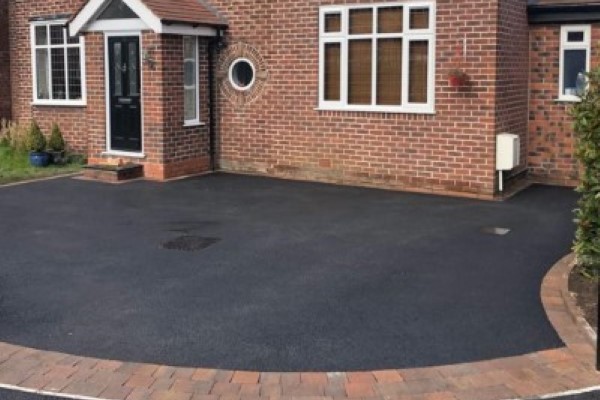 Laying Tarmac Driveways in Baker's Hill