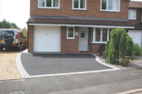 Laying Tarmac Driveways in Newmarket
