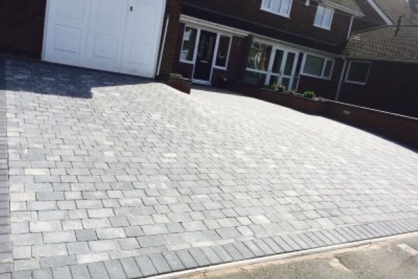 Laying Block Paving in Cam