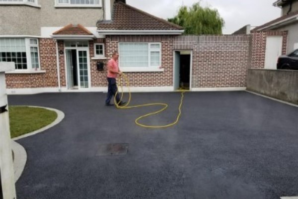 Laying Tarmac Driveways in Chalford